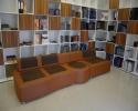 Echtleder Couch mit anpassbaren Elementen im offenen Zustand